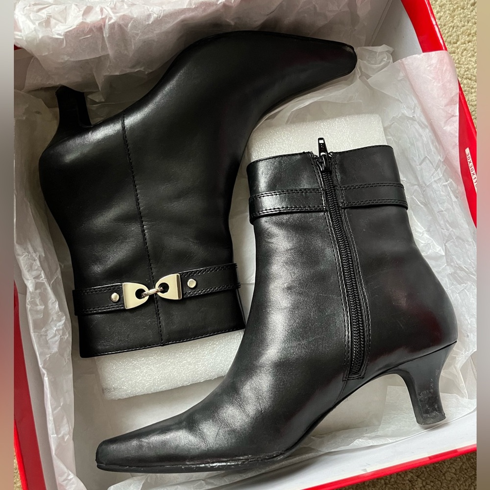 ANNE KLEIN Akgreer Black Leather Bootie